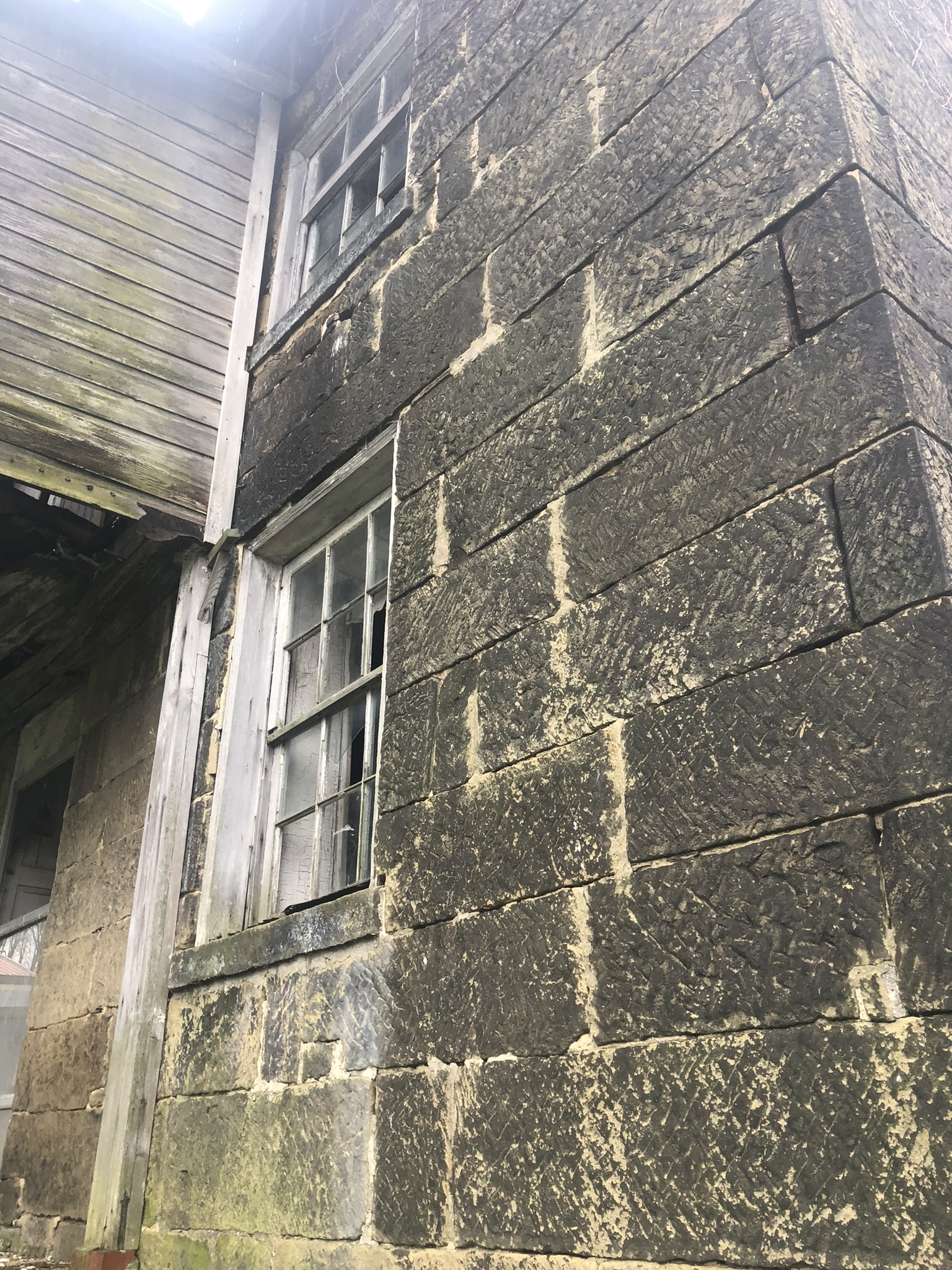 Big Oak Reclaimed | Reclaimed Barnstone Veneer Big Oak Reclaimed | Reclaimed Barnstone Veneer