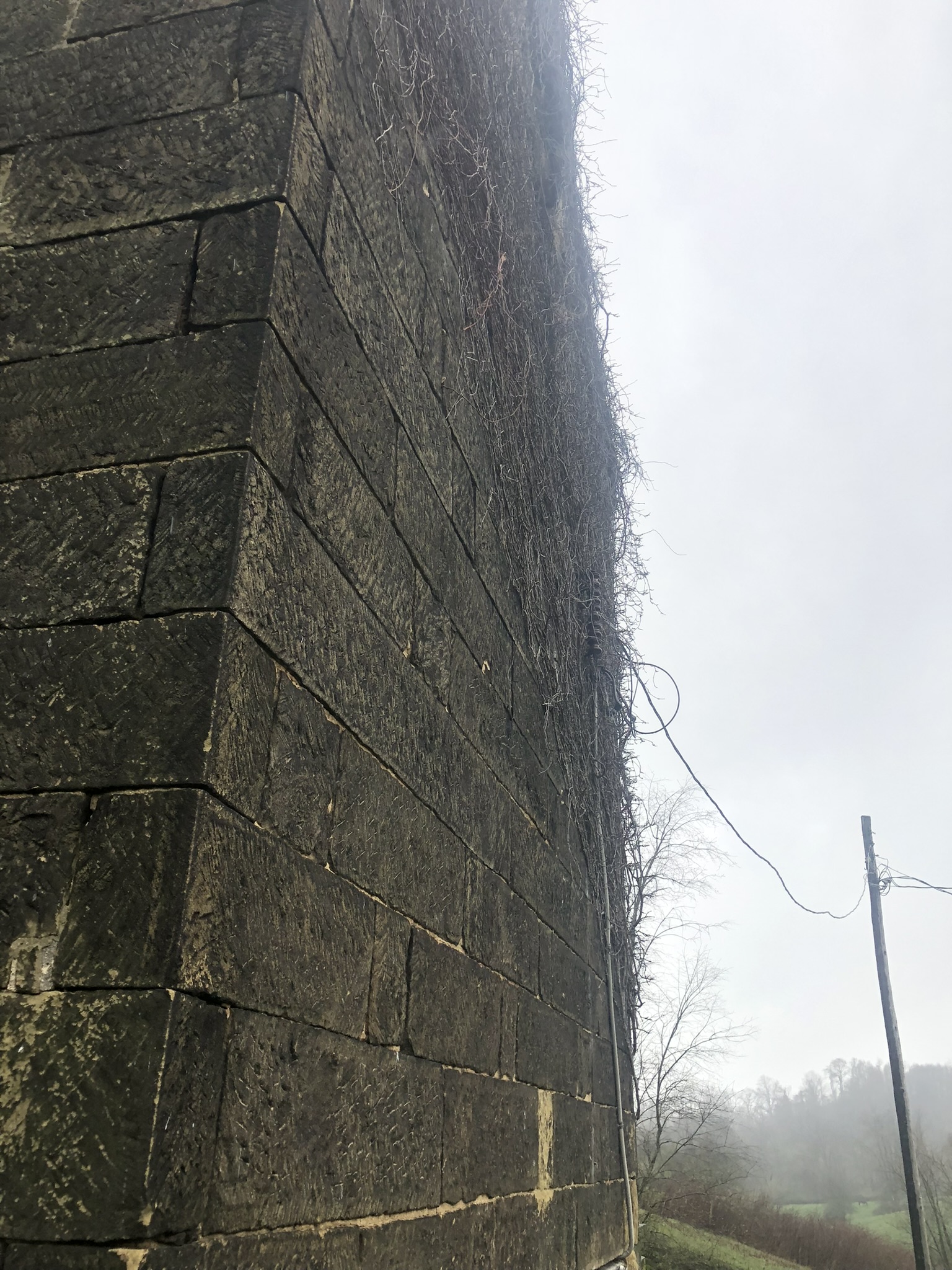 Big Oak Reclaimed | Reclaimed Barnstone Veneer Big Oak Reclaimed | Reclaimed Barnstone Veneer