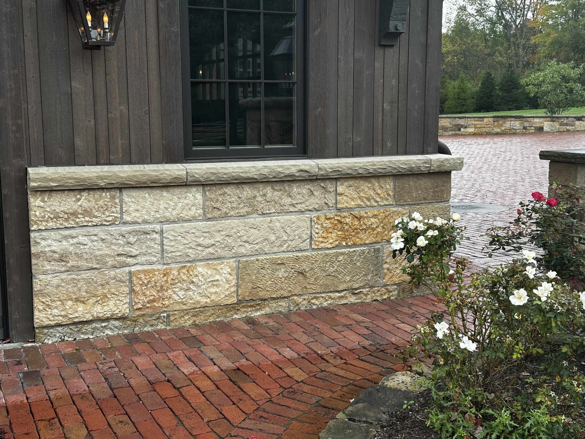 Big Oak Reclaimed | Reclaimed Barnstone Veneer Big Oak Reclaimed | Reclaimed Barnstone Veneer